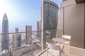 Outdoor dining - Luxurious 2BD in Address Residences Opera Walk to Dubai Mall & Burj Khalifa (Dubai)