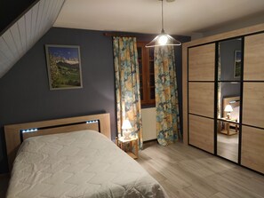 5 chambres, fer et planche Ă repasser, accĂšs Ă Internet