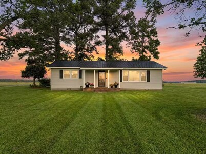 Pa's House Country Getaway on 350 acres