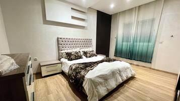 2 chambres, coffres-forts dans les chambres, Wi-Fi, draps fournis