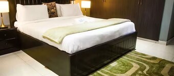 Spacious 4-bedroom apartment in lovely Lilongwe with AC