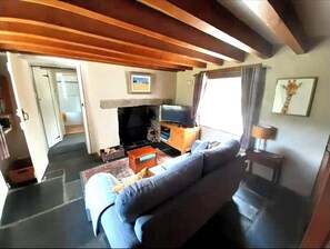 Fireplace - Cottage - Sleeps 2 - River Lynher Walks & Fishing (Callington)