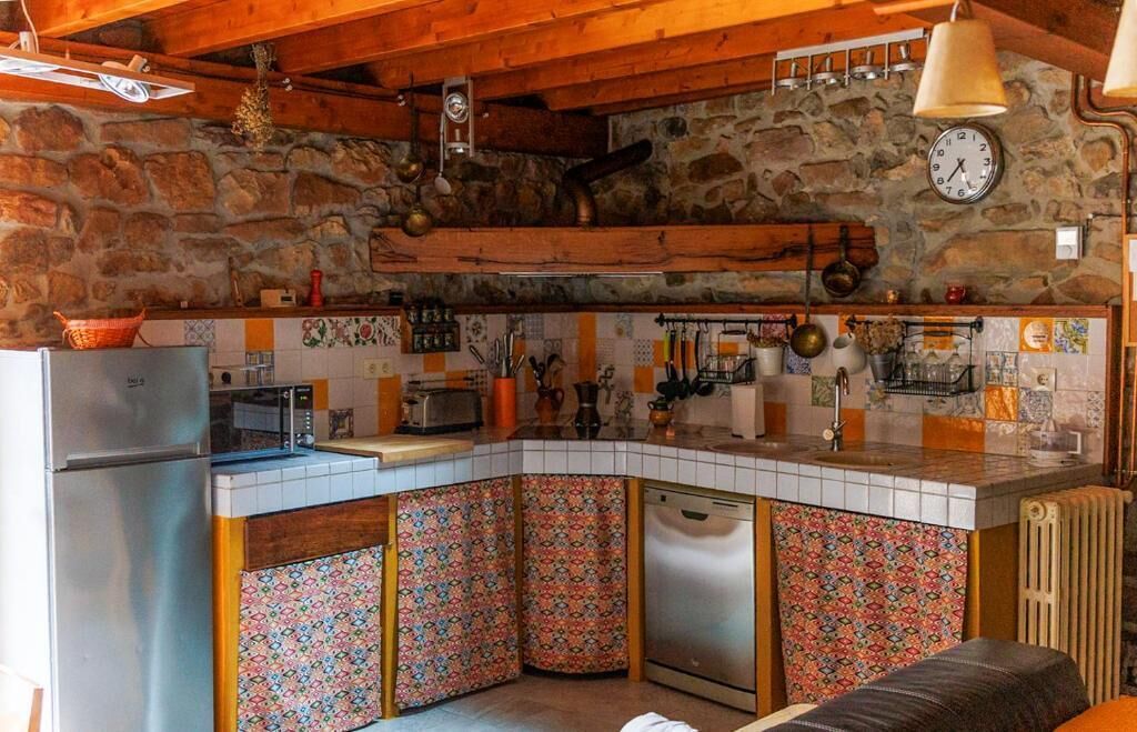 Full-sized fridge, microwave, stovetop, dishwasher