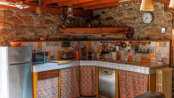 Full-sized fridge, microwave, stovetop, dishwasher