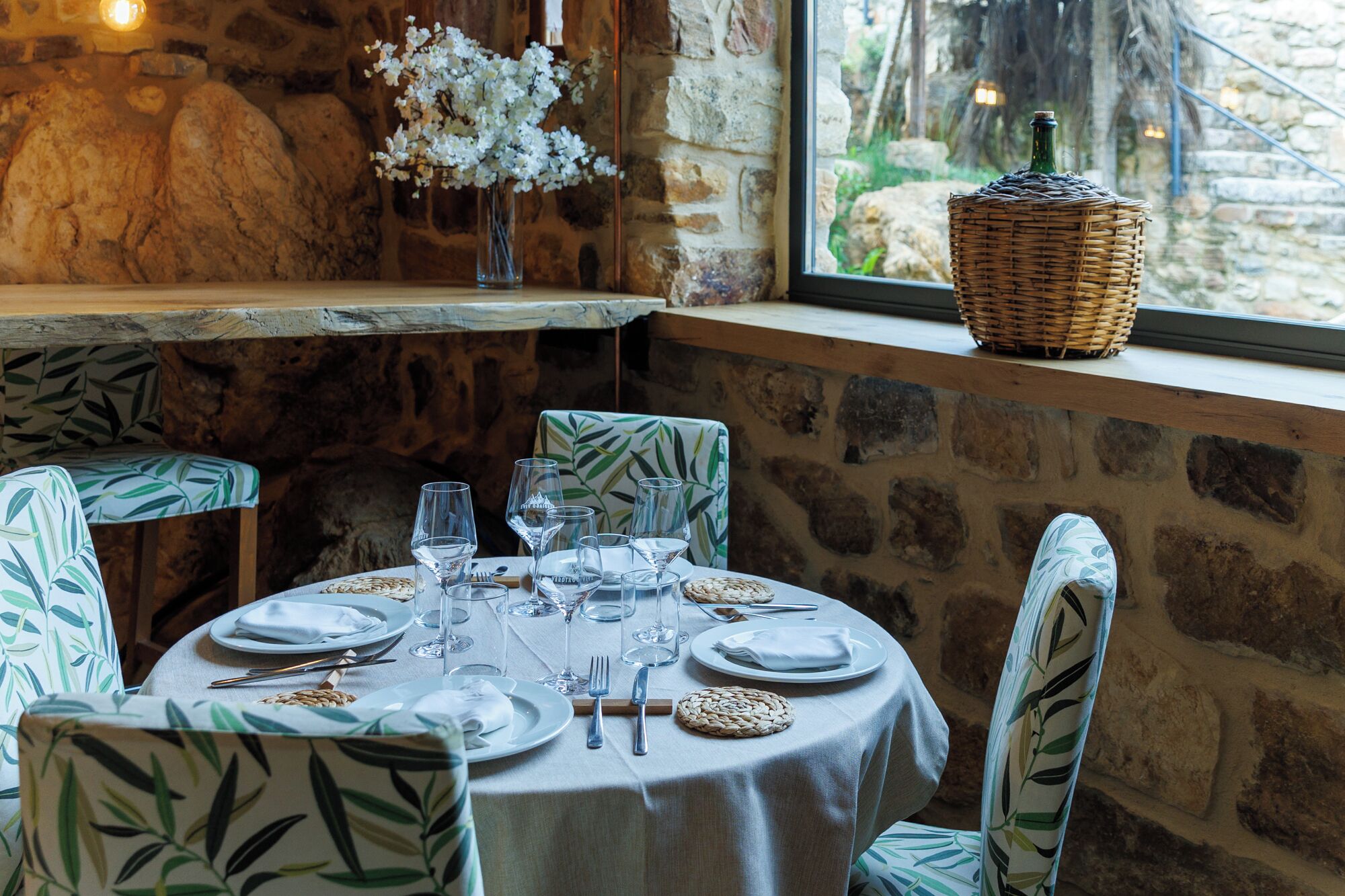 Petit déjeuner, déjeuner et dîner servis sur place