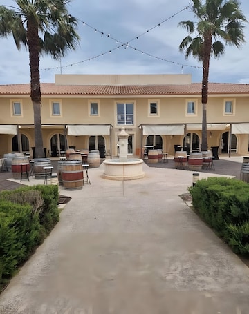 外観. Holiday Home “Un Petit Coin De Paradis 35 m²” with Shared Pool, Wi-Fi & Air Conditioning