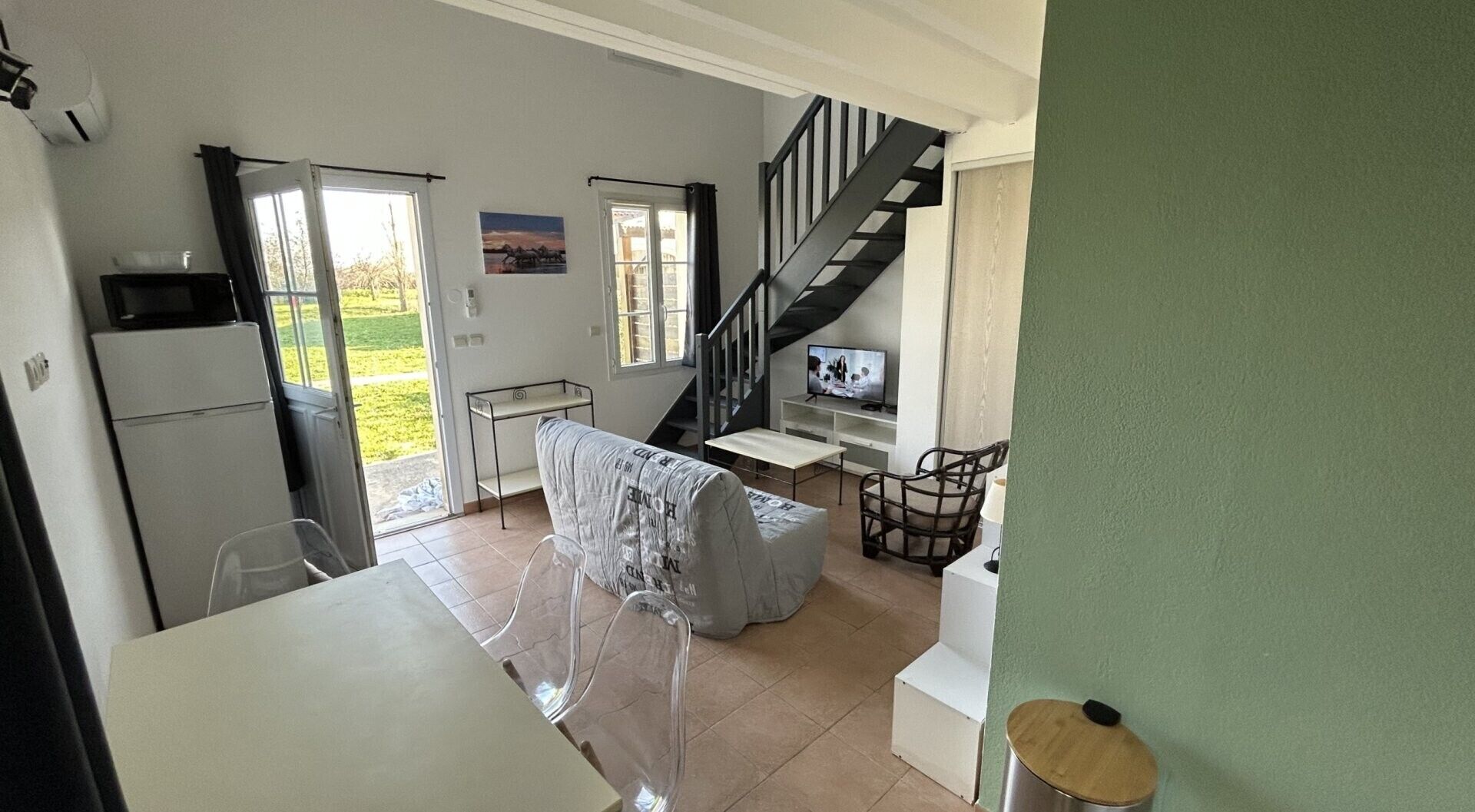 Tv och ett bordtennisbord