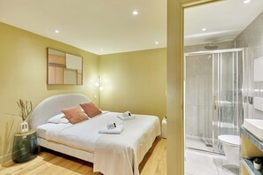 1 bedroom, laptop workspace, iron/ironing board, bed sheets - Superb AC Studio Center of Paris (Paris)