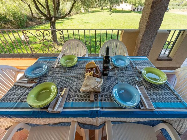 公寓, 2 间卧室, 花园景观 | 室外用餐