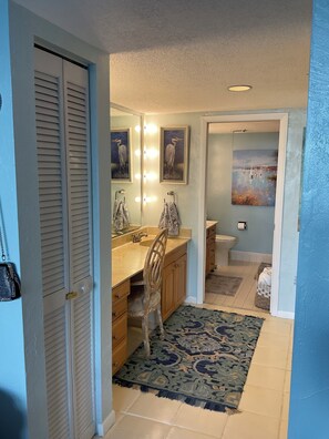 Interior - 1800 ATLANTIC  
2-bedroom condo with Particle Ocean view in Key West Florida (Key West)