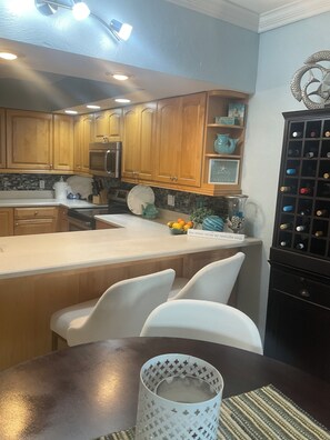 Microwave, oven, stovetop, dishwasher - 1800 ATLANTIC  
2-bedroom condo with Particle Ocean view in Key West Florida (Key West)