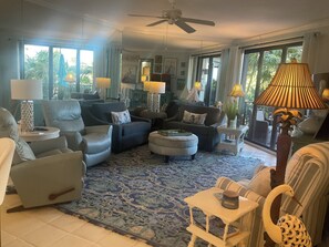 TV - 1800 ATLANTIC  
2-bedroom condo with Particle Ocean view in Key West Florida (Key West)