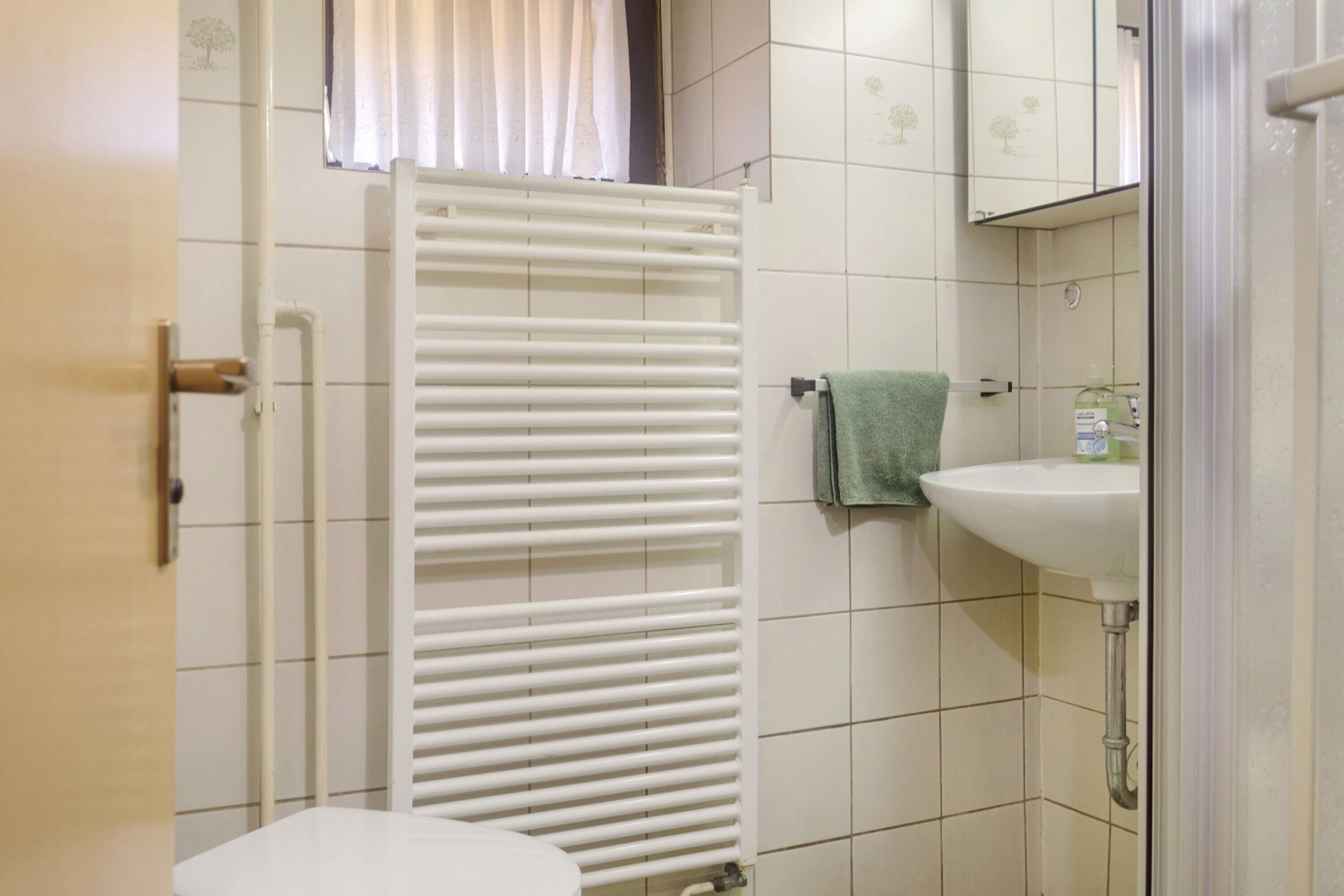 Dusch, hårtork och handdukar