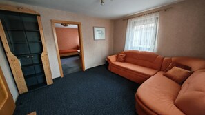 TV - Holiday Home 'With Large Terrace –' with Wi-Fi (Gemünden am Main)