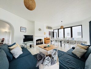 TV - VILAMOURA SUMMER VILLA 2 WITH POOL by HOMING (Vilamoura)
