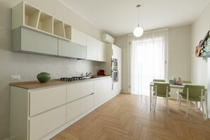 Fridge, microwave, dishwasher - BDC - Tender 2Bdr apartment @Navigli area (Milan)