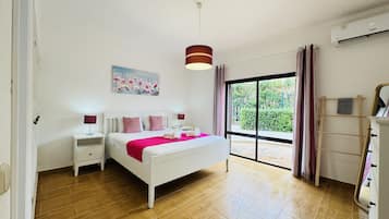 Een douche, handdoeken