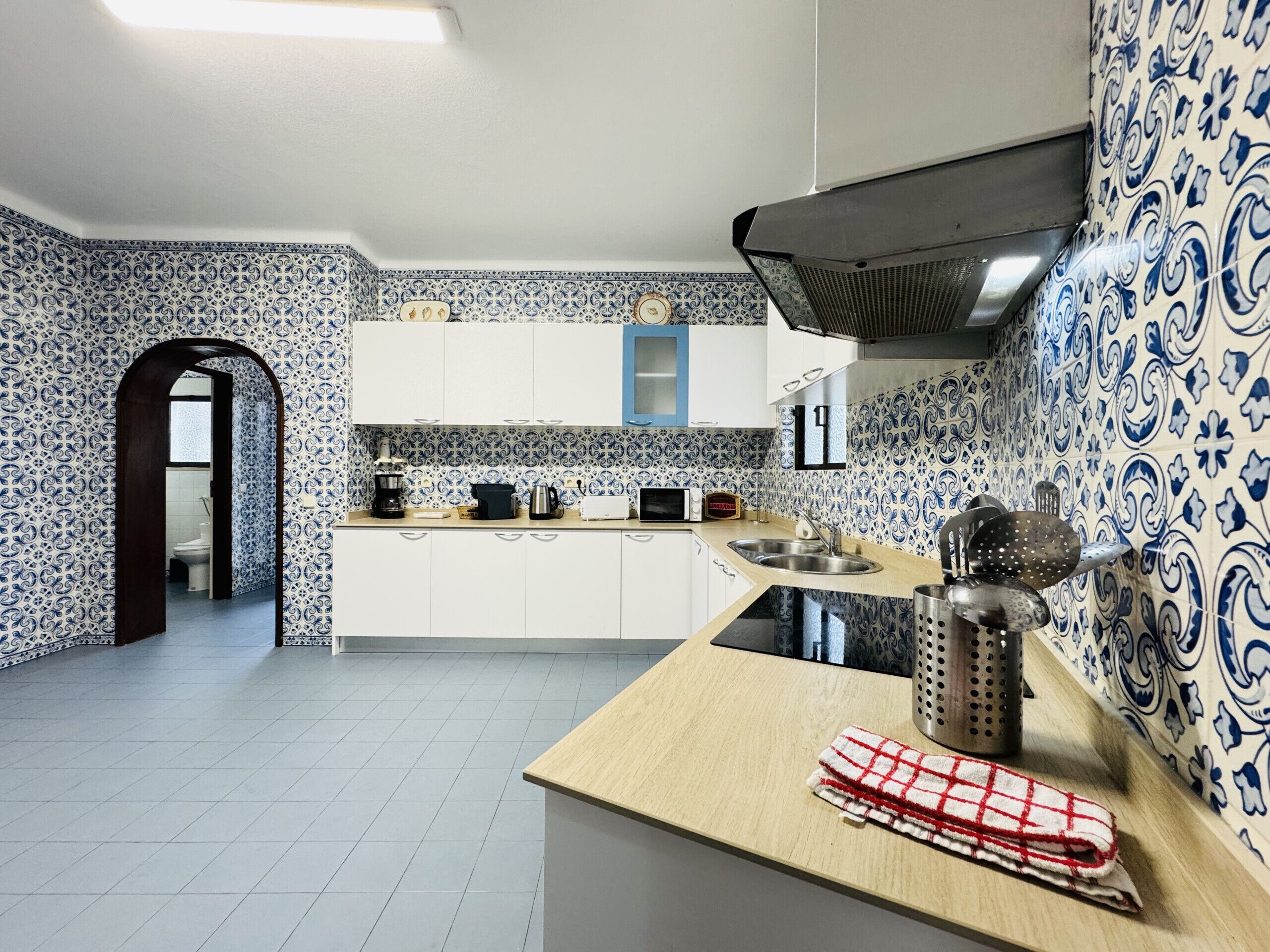 ไมโครเวฟ, เครื่องล้างจาน, เครื่องชงกาแฟ/ชา