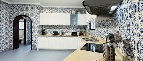 Microwave, dishwasher, coffee/tea maker