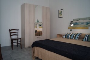 3 chambres, fer et planche à repasser, Wi-Fi, draps fournis
