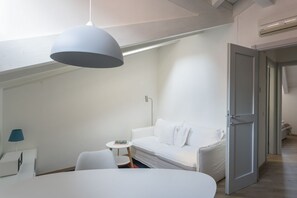 Interior - Alcova Apartment by Holiday Solutions (Como)