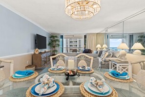 Dining - Charming Beachfront 1065 w/Beach Service (Destin)