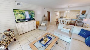 Smart TV, DVD player - Directly Beachfront Shoreline Towers 2033 with Beach Service for 2 (Destin)