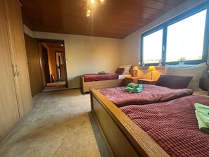 2 bedrooms, WiFi, bed sheets