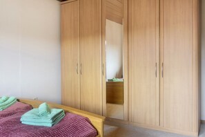 2 bedrooms, WiFi, bed sheets