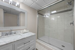 Shower, hair dryer, towels, soap - Marsh View 4 You: Spacious Retreat, near Beach, Salt Marsh View: Backyard Oasis (Yarmouth Port)