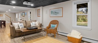 Marsh View 4 You: Spacious Retreat, near Beach, Salt Marsh View: Backyard Oasis