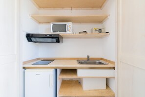 雪櫃、微波爐、爐具、廚房用具/餐具/器皿