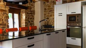 House, Balcony, Mountain View | Private kitchen | Full-sized fridge, microwave, oven, stovetop