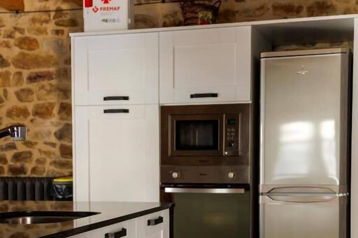 House, Balcony, Mountain View | Private kitchen | Full-size fridge, microwave, oven, stovetop