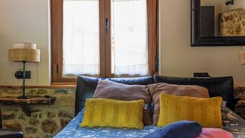 Ropa de cama de alta calidad, cubrecamas y escritorio