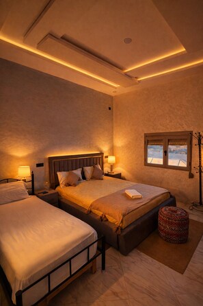 Comfort Triple Room, Desert View | Free WiFi - RIAD MIFIS  (Rissani)