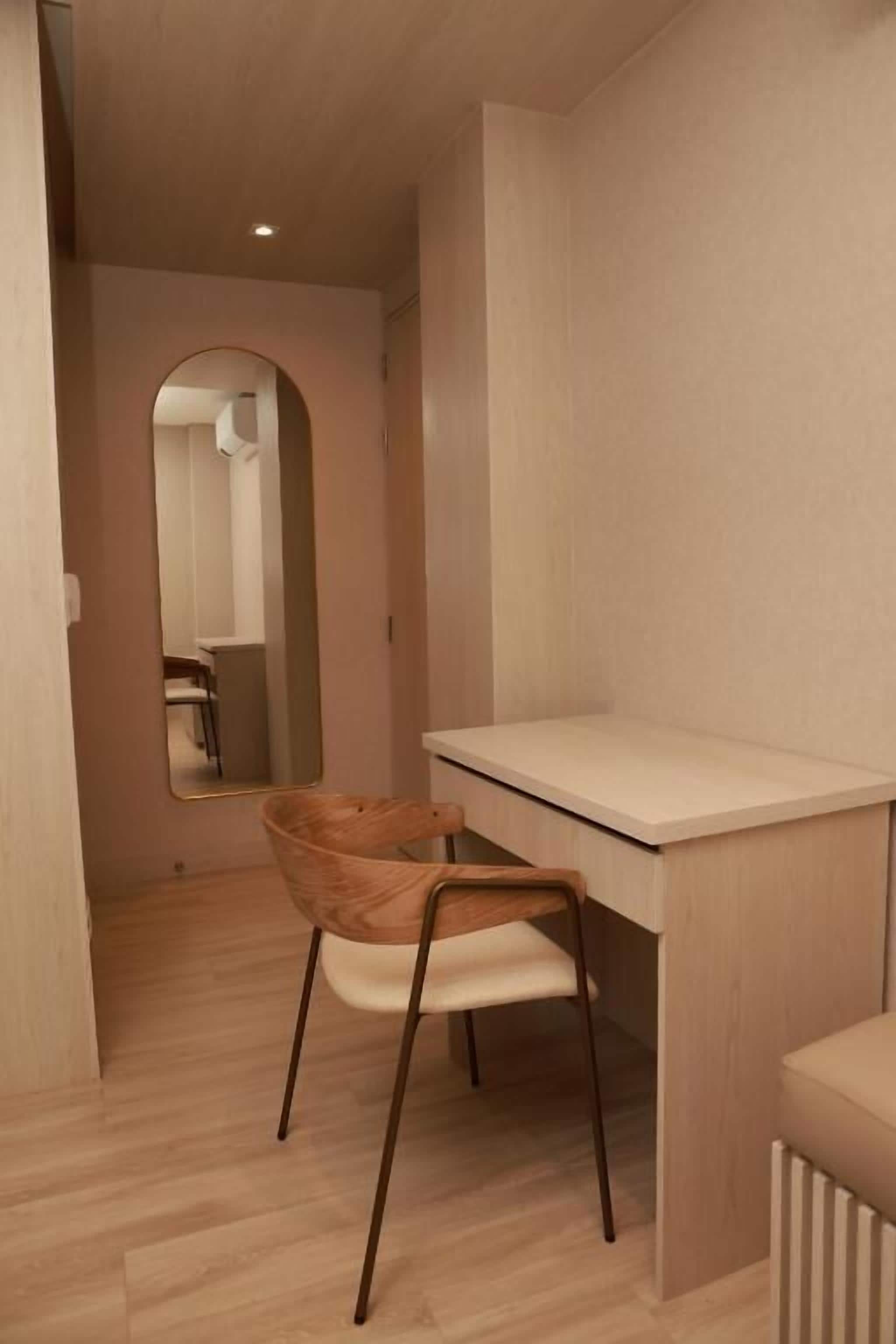 Habitación doble estándar, balcón | Interior