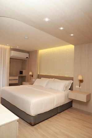 In-room safe, blackout curtains, free WiFi - VPV SUITES & CASINO (Medellín)