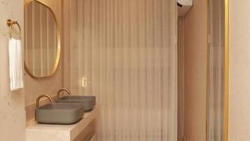 Habitación familiar | Baño | Regadera, regadera tipo lluvia, amenidades de baño gratuitas, toallas