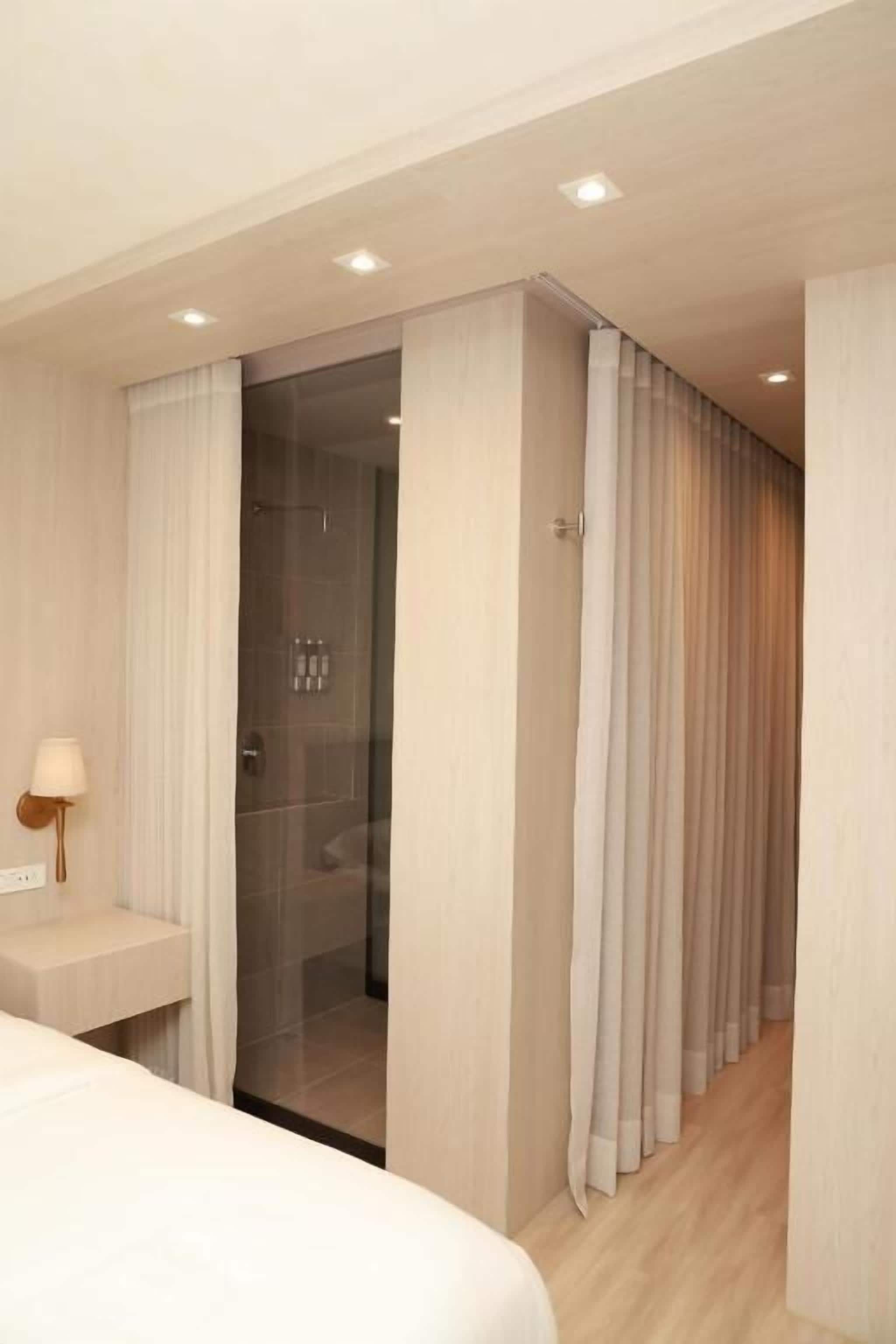 豪華套房 | 浴室 | 淋浴設備、雨淋花灑、免費梳洗用品、提供毛巾