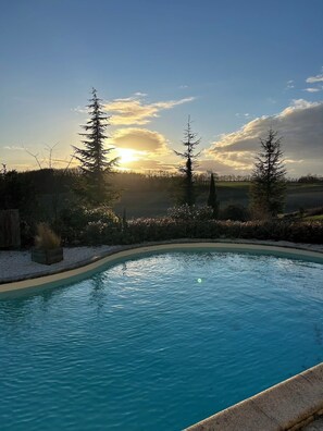 Pool - La Muse Rossignol: Swimming pool, spacious rooms & private bath in Occitanie (Belvèze)