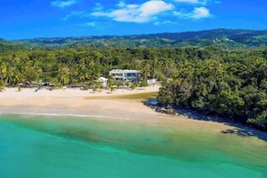 Sun-loungers, beach towels - 3 bedrooms & 4.5 bathrooms hilltop penthouse with ocean view & private pool (Las Terrenas)
