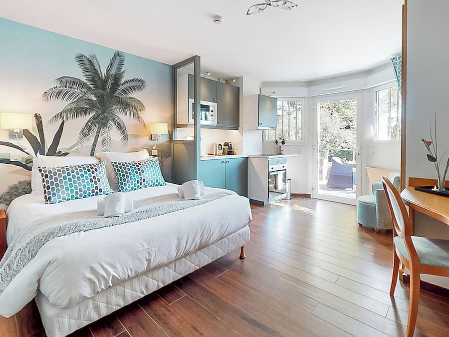 Chambre Double Supérieure, balcon, vue jardin | Cuisine privée | Machine à expresso, cafetière/bouilloire, bouilloire électrique