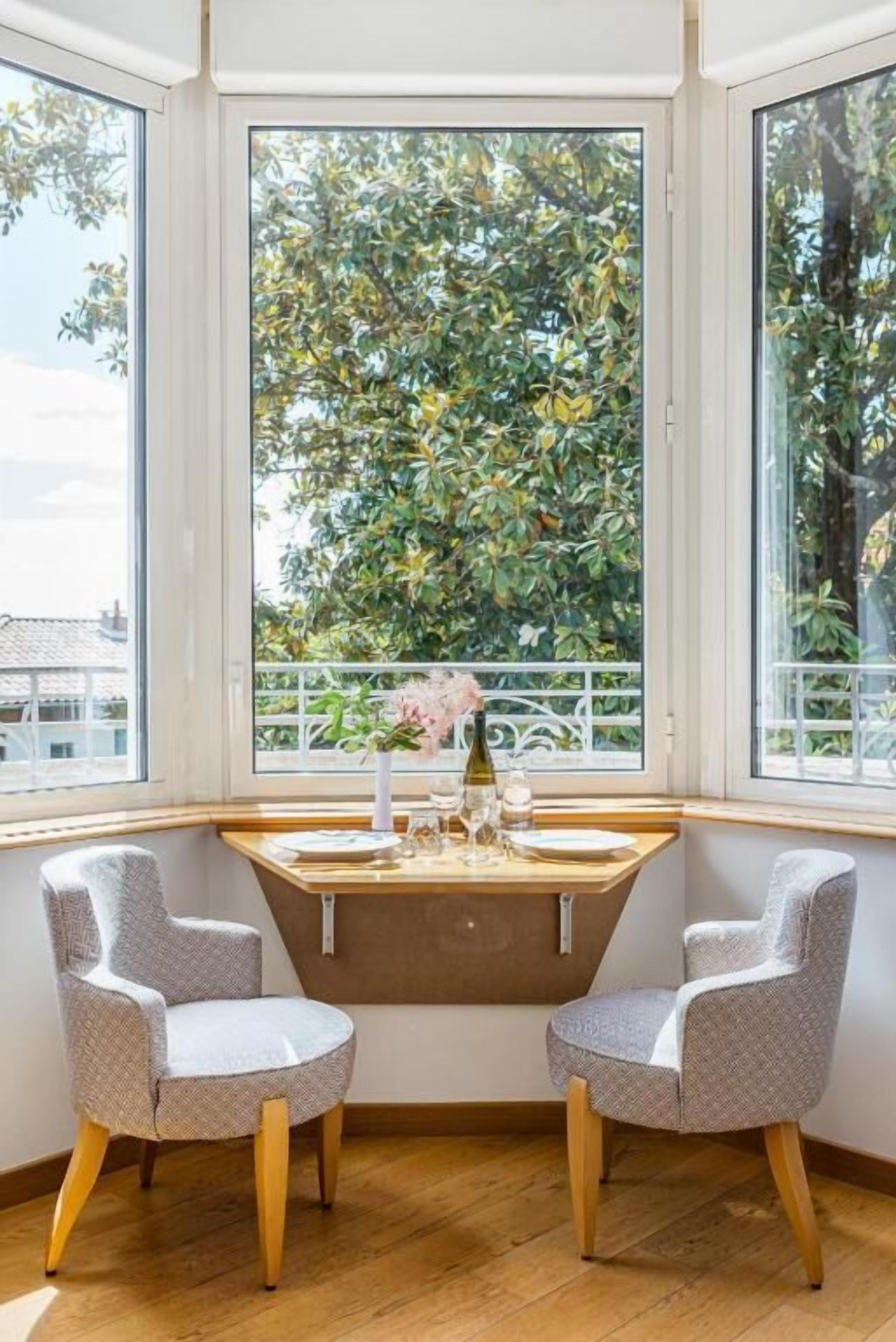 Quarto casal luxo, sacada, vista para o jardim | Parte interna