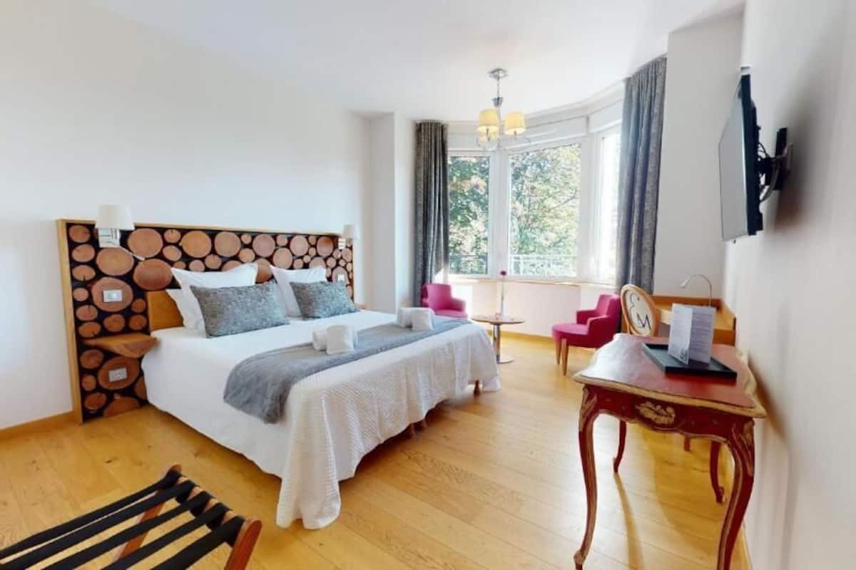 Chambre Double Deluxe, balcon, vue piscine | Chambres insonorisées, fer et planche à repasser, Wi-Fi gratuit