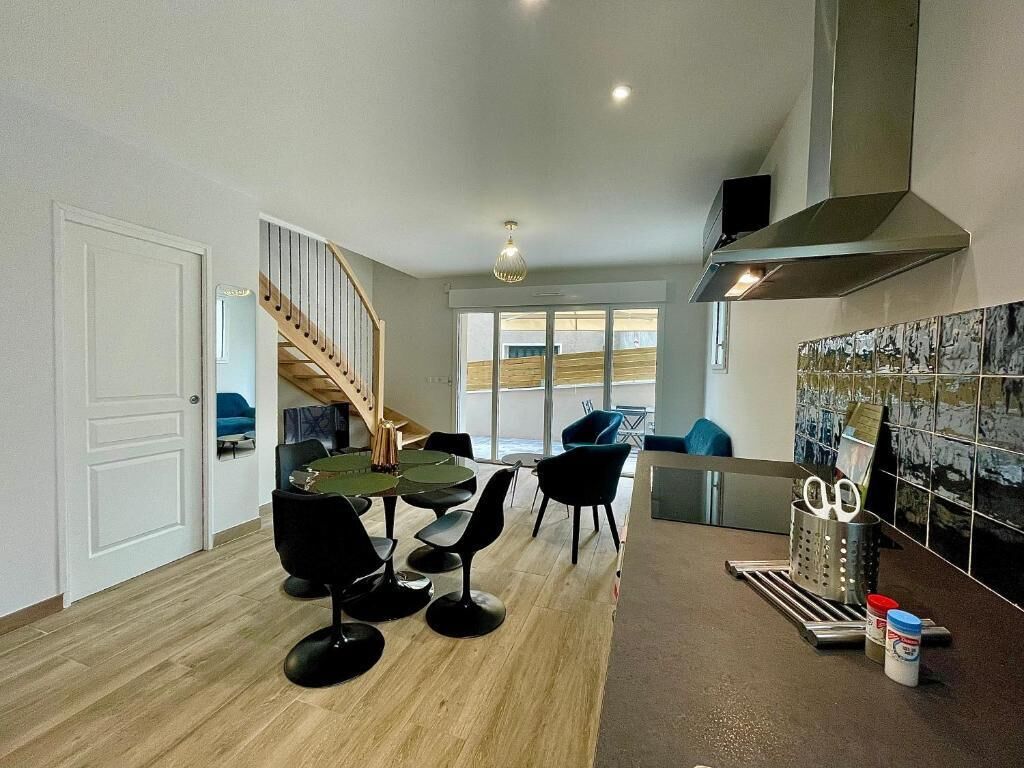 Signature Duplex | Dining