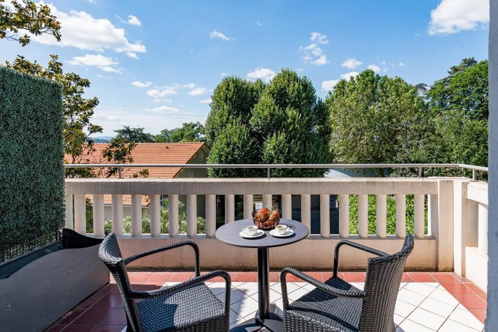 Deluxe Double Room, Balcony, City View | Outdoor dining