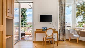 Quarto casal luxo, sacada, vista para o jardim | Individualmente decorados, individualmente mobiliados