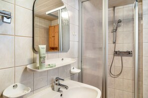 Shower, towels