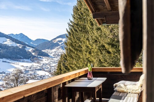 Hütte 'Sonnenhütte Wildschönau Obergeschoß' mit Bergblick und Balkon